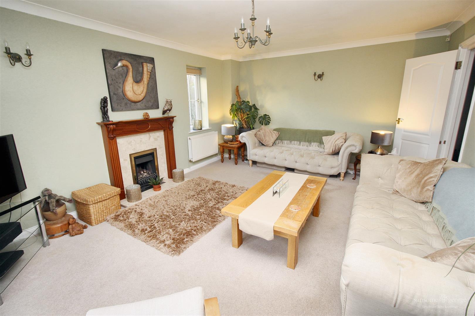 4 bed property in Roebuck Rise, Reading